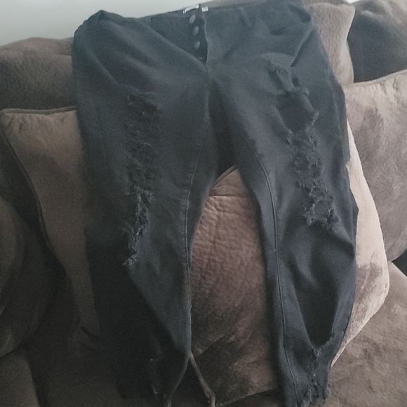 Rue21 Black Distressed Ankle Jeans - Picture 1 of 2